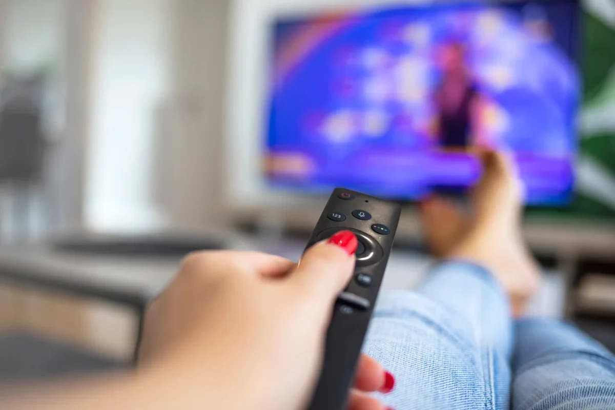 zapínání televize