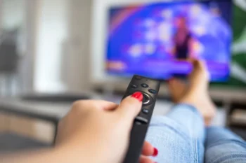 zapínání televize