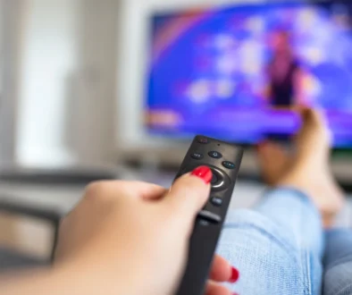 zapínání televize