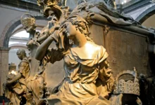 Hrobka se sochou Marie Terezie ve Vídni