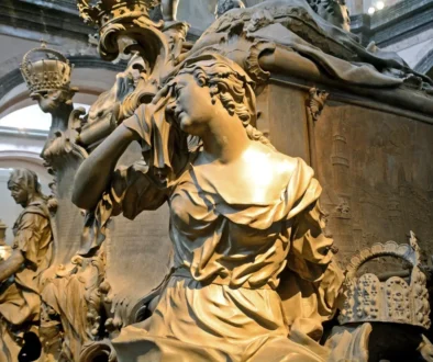 Hrobka se sochou Marie Terezie ve Vídni