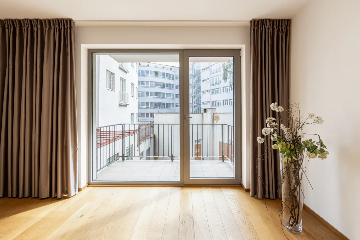 shutterstock_2320870525-převedeno-z-jpg | TVGURU.cz interiér