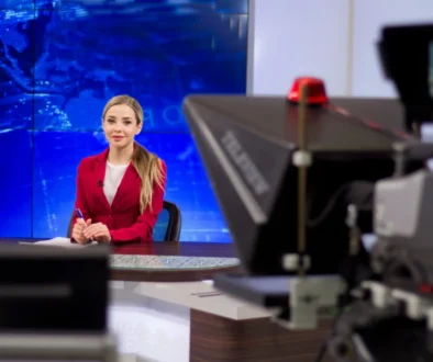 Žena v televizním studiu