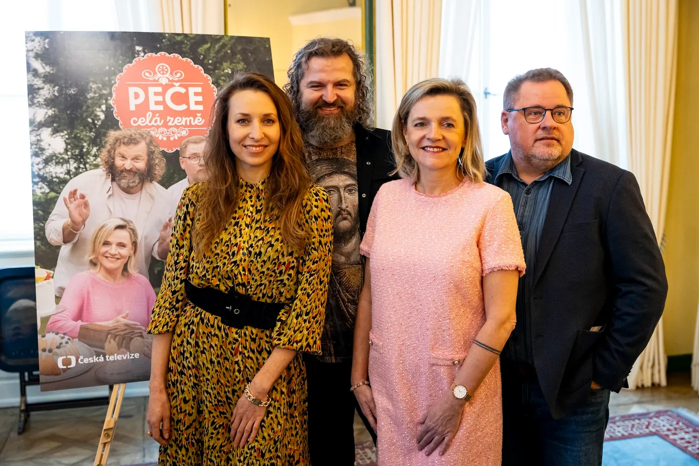 porotci a moderátoři pořadu Peče celá země