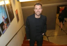 Leoš Mareš se usmívá.