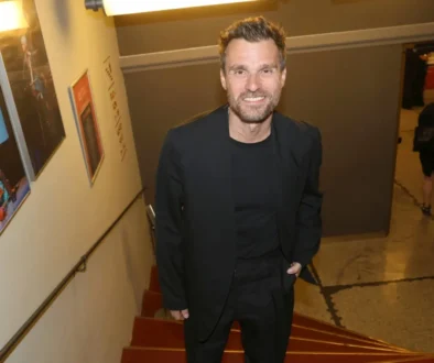 Leoš Mareš se usmívá.