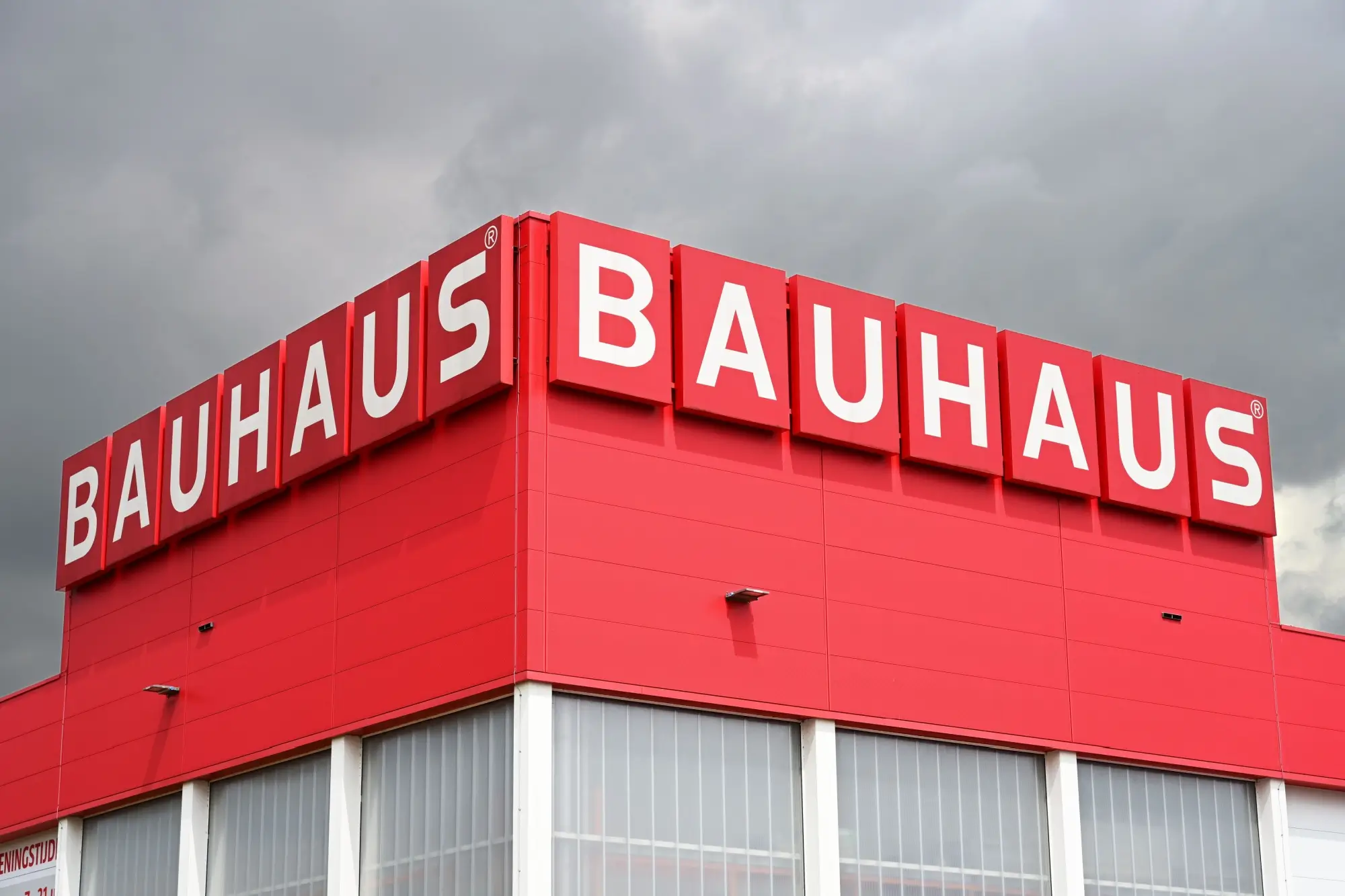 Bauhaus centrum udělá z chlapců chlapy | TVGURU.cz Bauhaus centrum udělá z chlapců chlapy