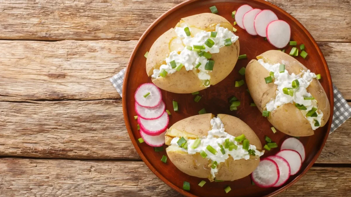 Vařené brambory s tvarohem jsou náramná pochoutka