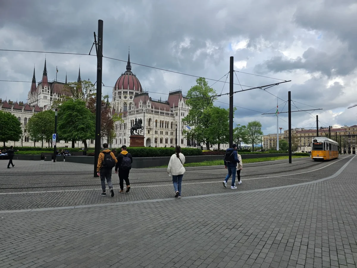 shutterstock_2614629233-2 | TVGURU.cz Pohled na ulici v Budapešti