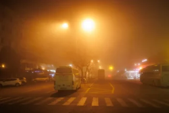 Těžký pouštní prach v ovzduší