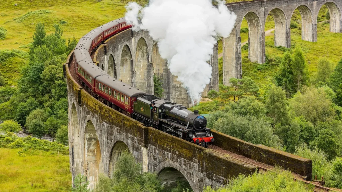 Glenfinnan trať ve Skotsku