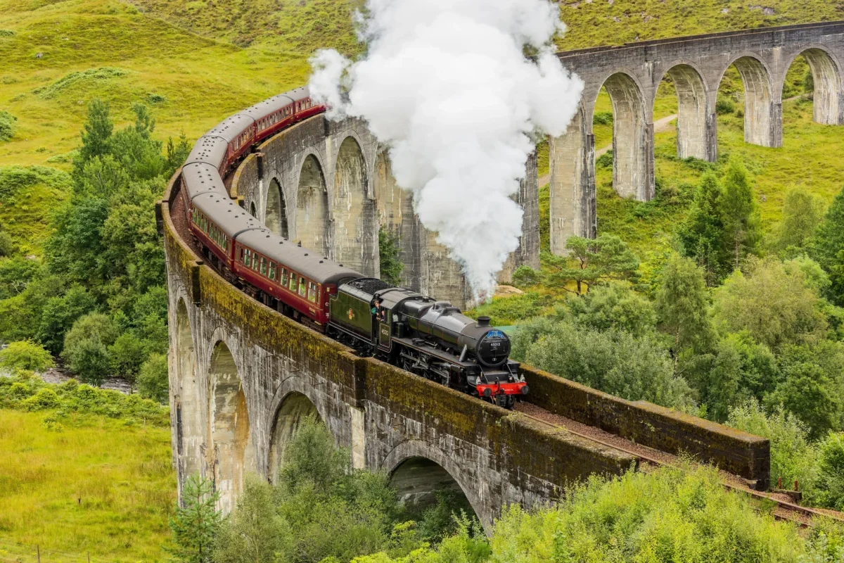 Glenfinnan trať ve Skotsku