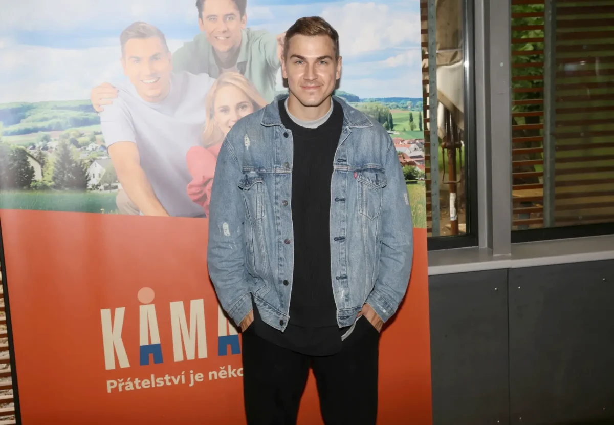 David Gránský se usmívá a pózuje na fotku.