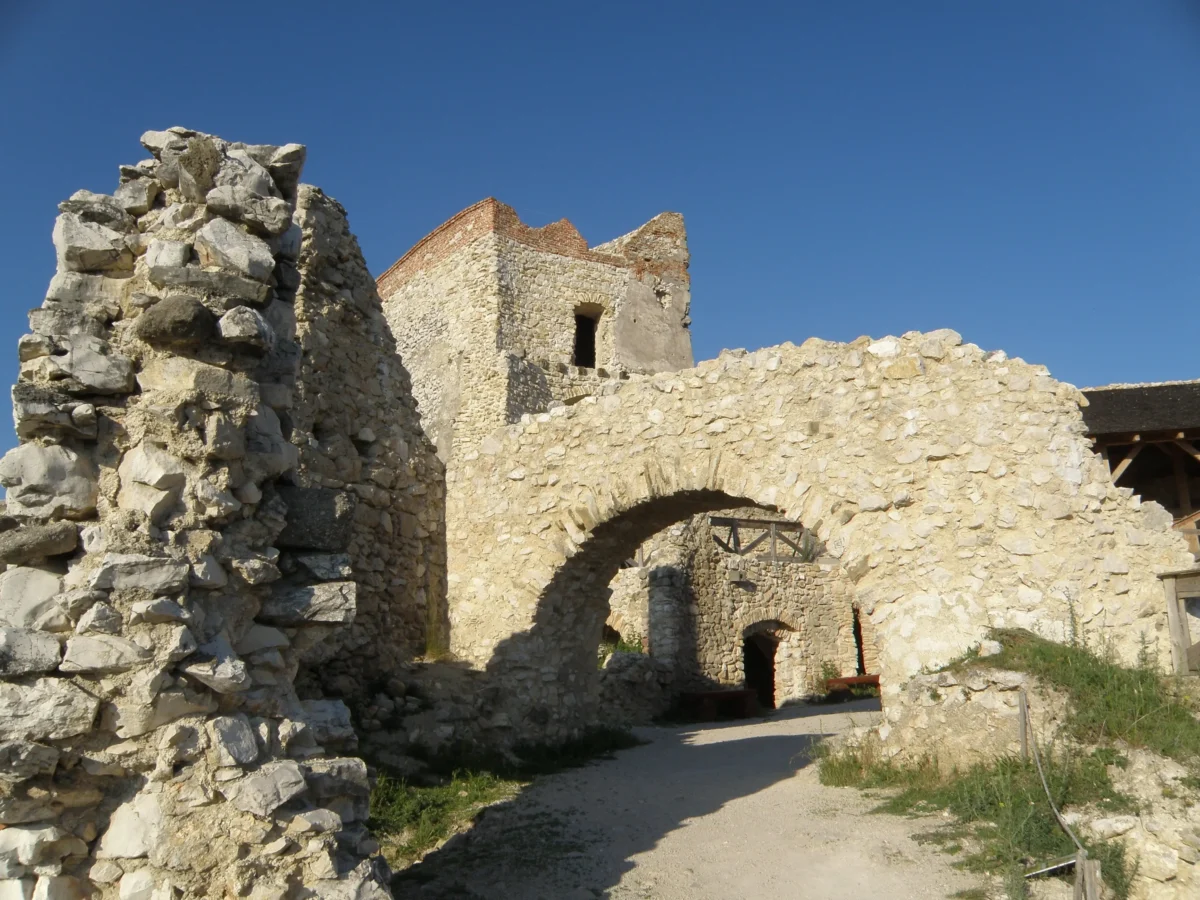 Ruiny Čachtického hradu