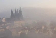 Pražský hrad v mlhavém ránu