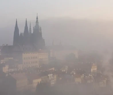 Pražský hrad v mlhavém ránu