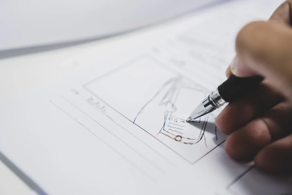 shutterstock_1234661134-2 | TVGURU.cz Člověk si kreslí.