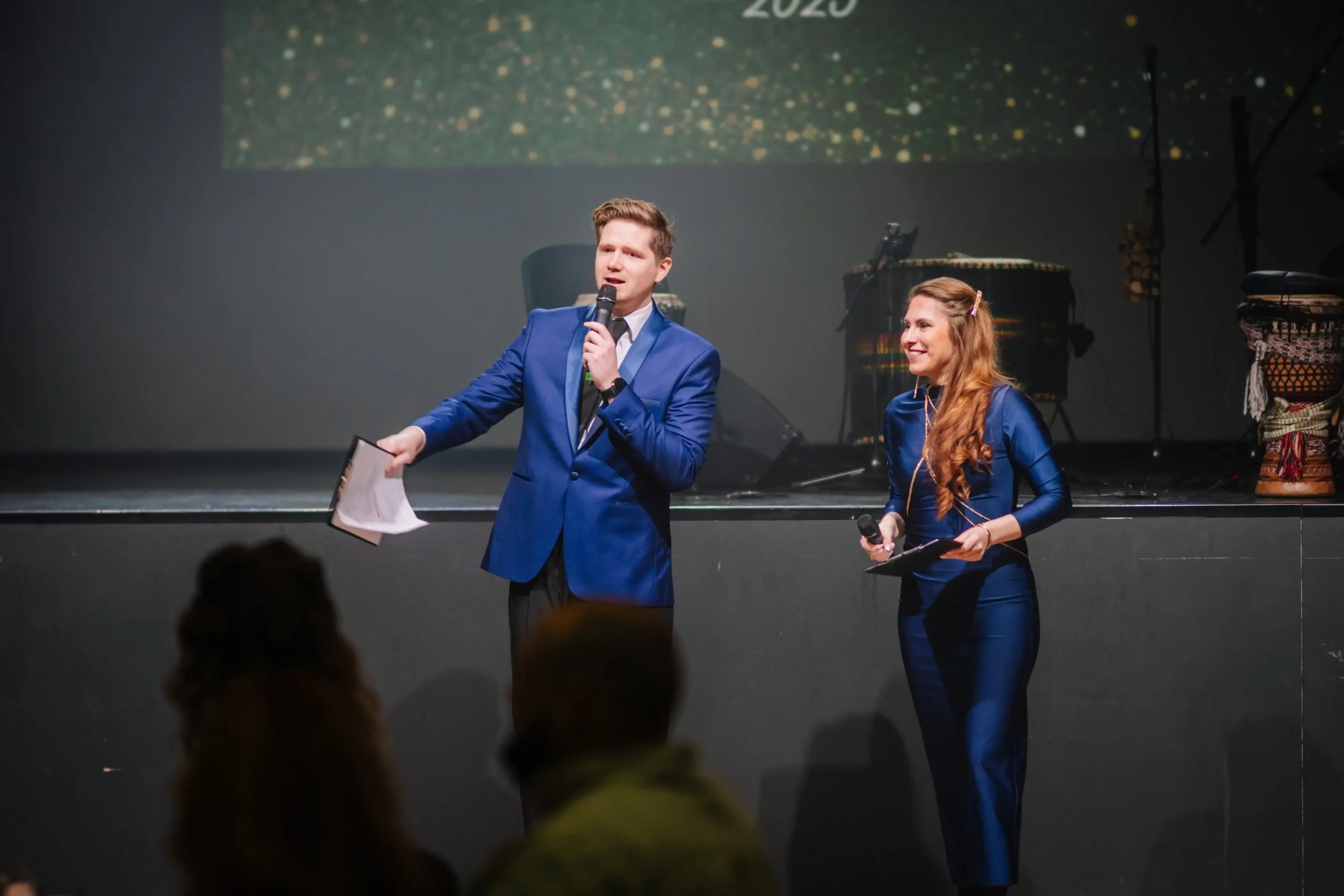 shutterstock_2725176167 1 | TVGURU.cz Moderátorská dvojice