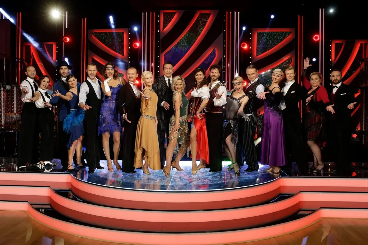 profimedia-0397520808 1 | TVGURU.cz lidé na taneční parketu