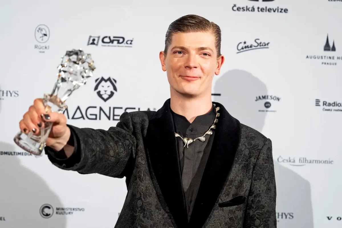 profimedia-0974396864 | TVGURU.cz Petr Uhlík za Ladislava Hojera obdržel Českého lva