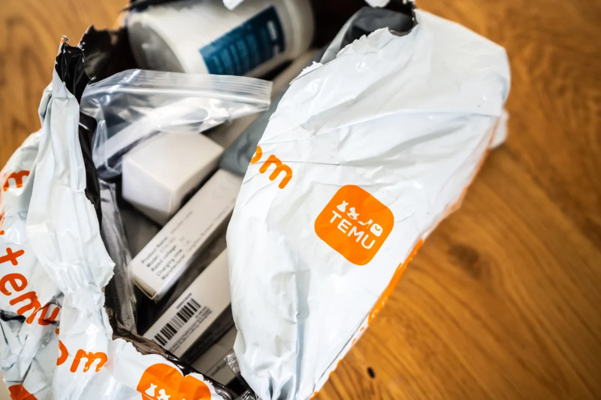 Rozbalený Temu balíček