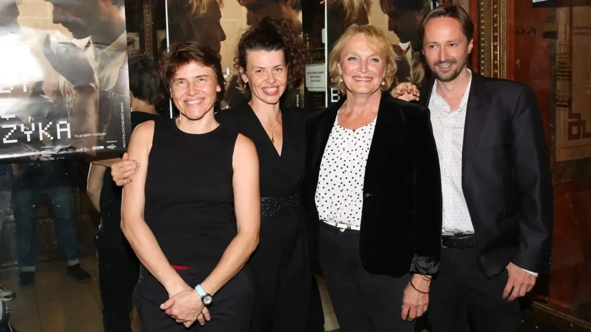 Zleva: Mira Fornay, Petra Fornayová, Regina Rázlová a Jaroslav Plesl na premiéře filmu. Zdroj: Profimedia