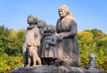 socha babičky a dětí