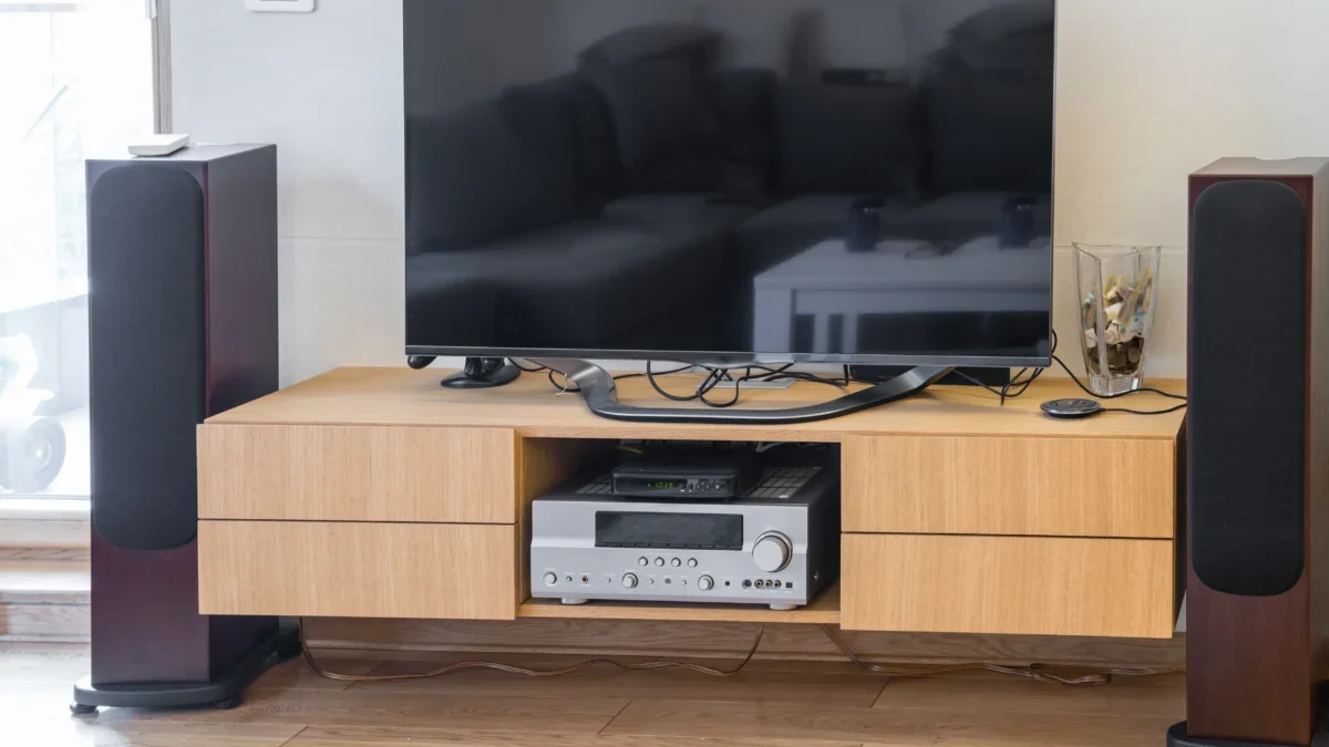 Televize s vybavením