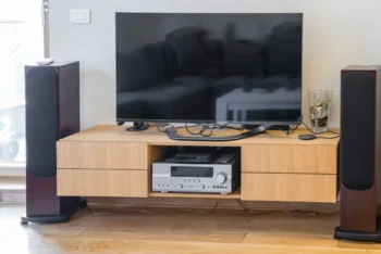 Televize s vybavením