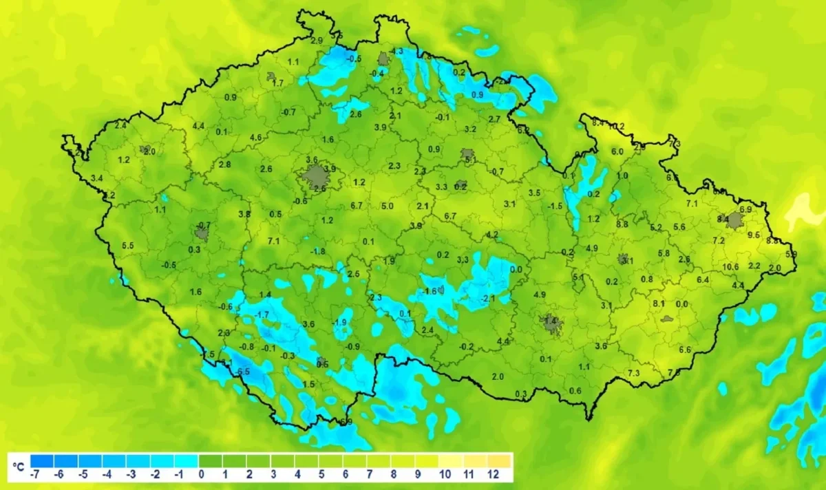 Mapa meteorologů se dnes ráno zbavila do modra. Zdroj: ČHMÚ