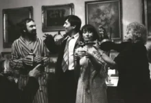 Obrazy na zdech socialistických domácností jsou dobře patrné ve filmu Kulový blesk. Zdroj: Profimedia