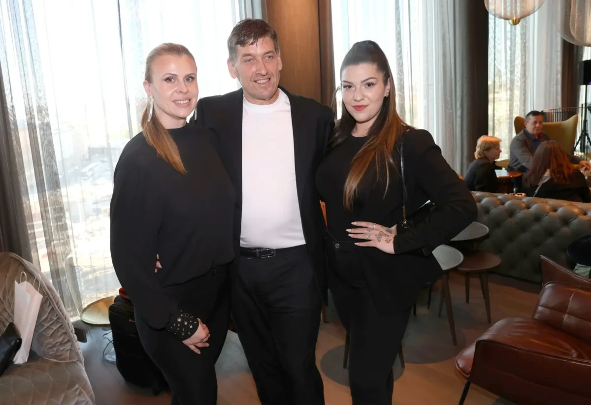 soutěžící první řady Extrémních proměn