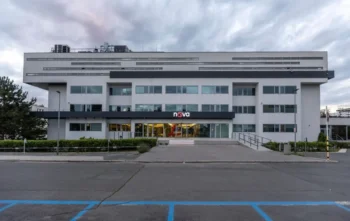 tv nova budova venku