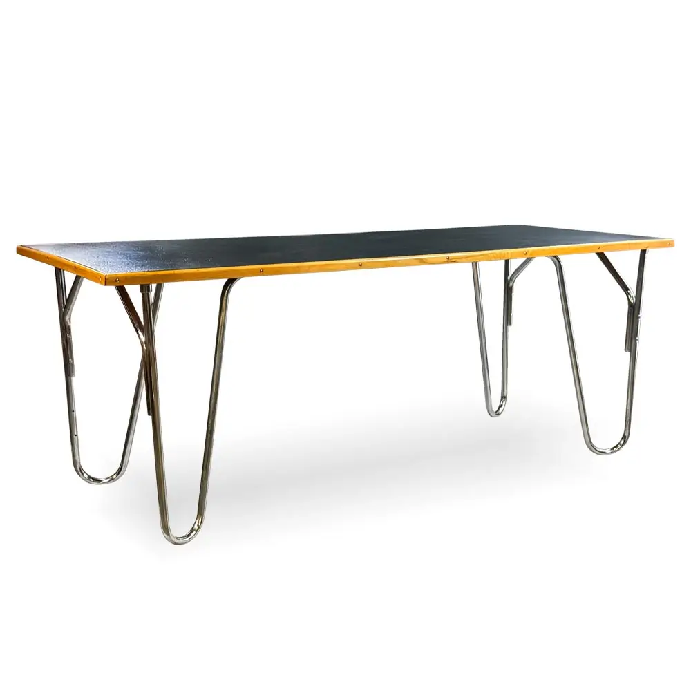 Chromový stůl se prodává za 56 tisíc Kč