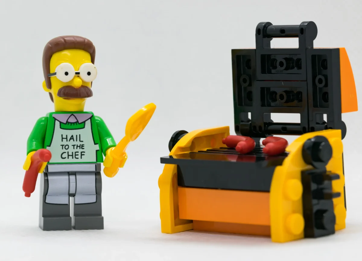 shutterstock_2126798531-2 | TVGURU.cz Postavička Neda Flanderse