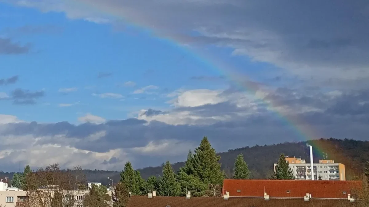 Duha dnes nad pražskými Komořany