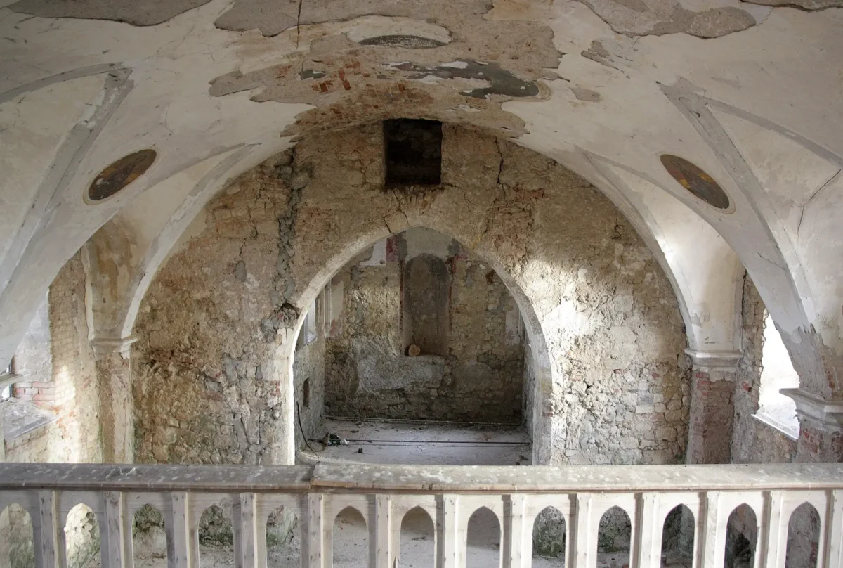 opuštěný kostel Mušov