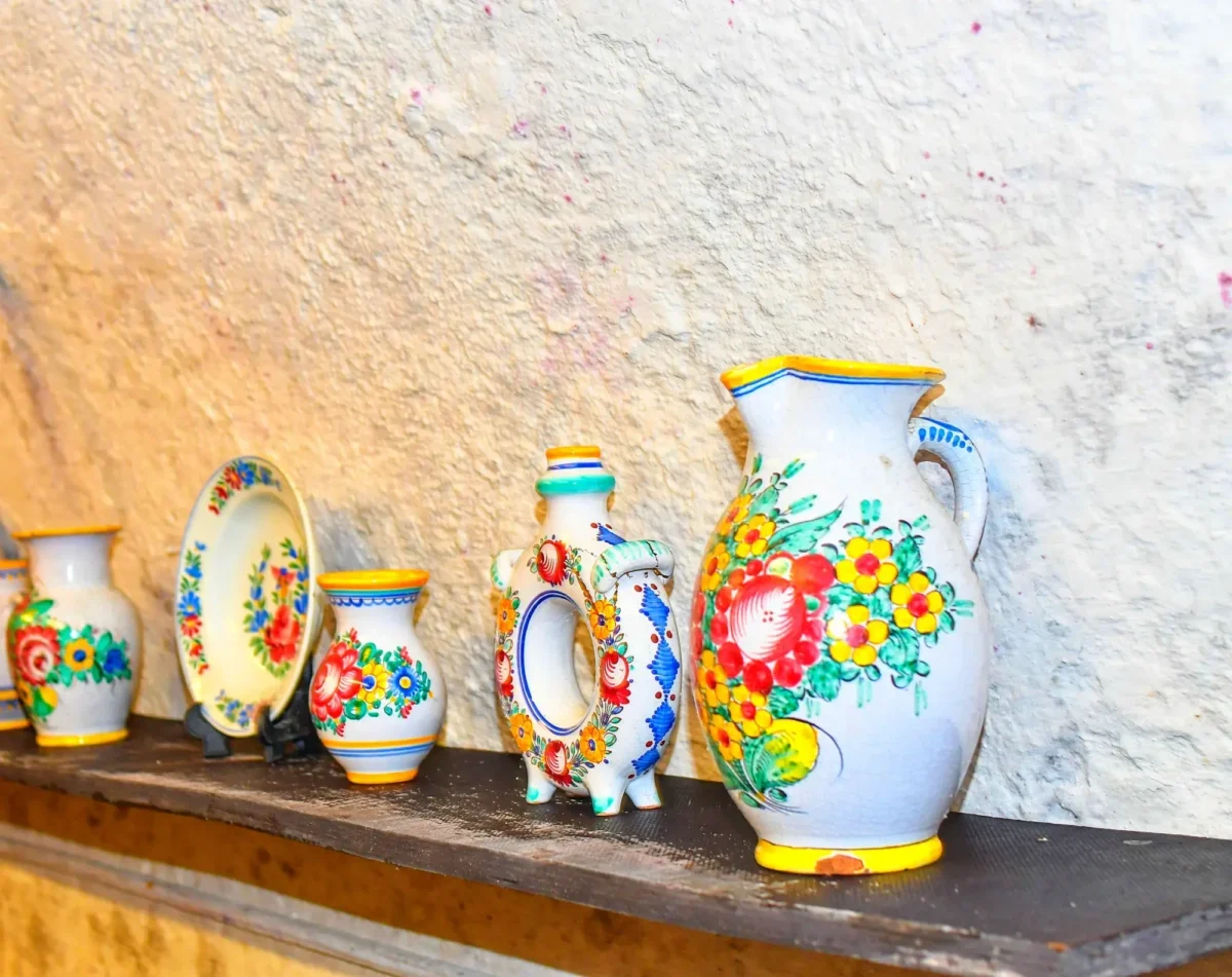 český porcelán na římse