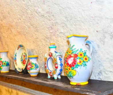 český porcelán na římse