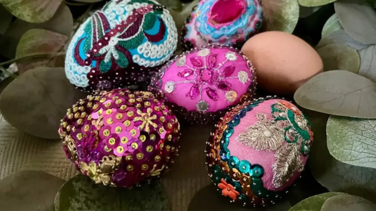 velikonoční vajíčka na stole