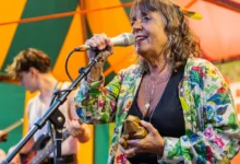 Herečka Bára Hrzánová.