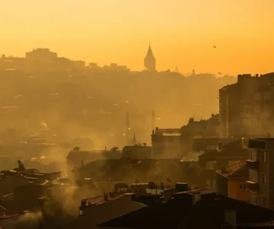 Nebe, jaké panovalo nad Instanbulem, se může objevit i nad Českem. Zdroj: Shutterstock