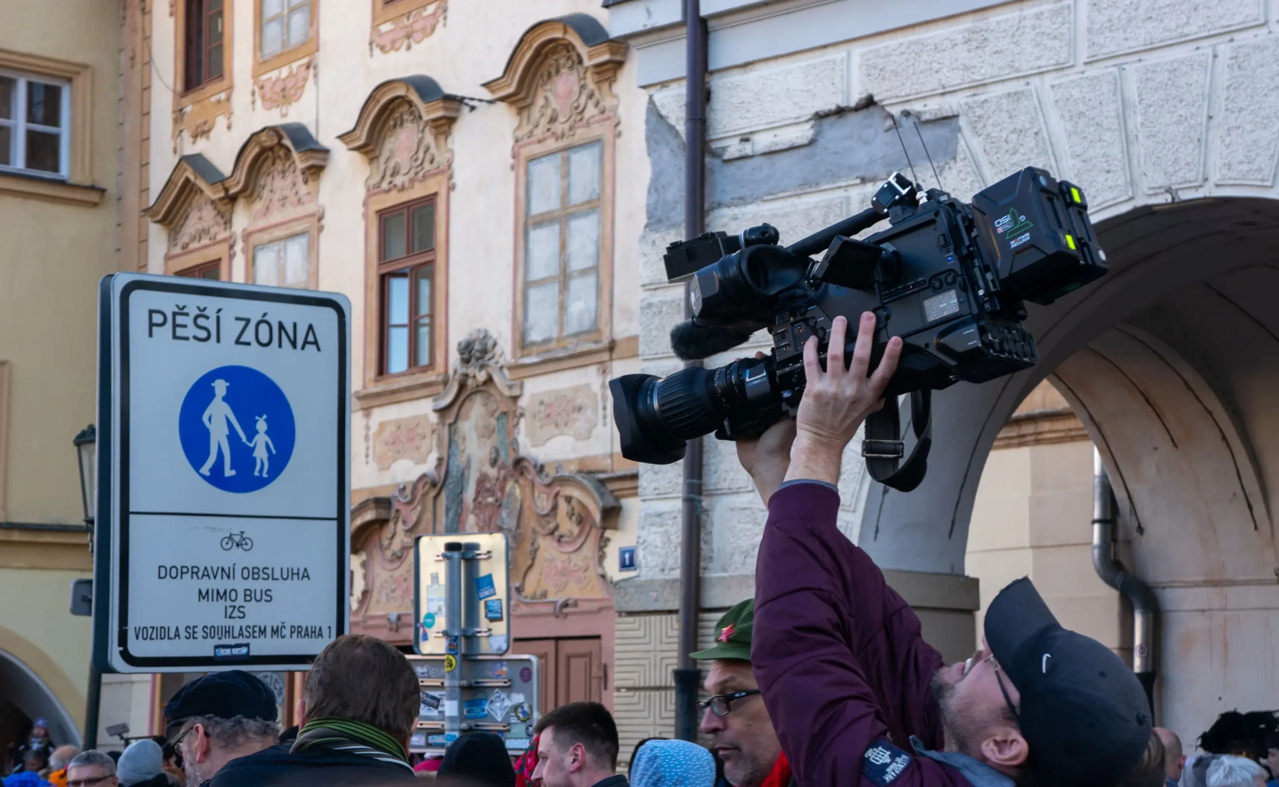 Kamera, která natáčí v Praze.