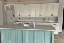 kuchynská linka zelená a bílá