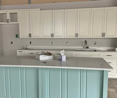 kuchynská linka zelená a bílá