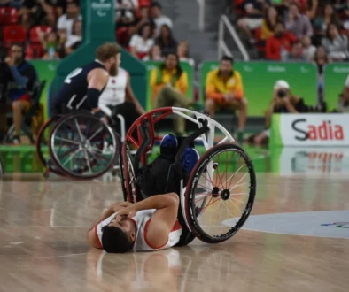 Převrácený paralympijský basketbalista