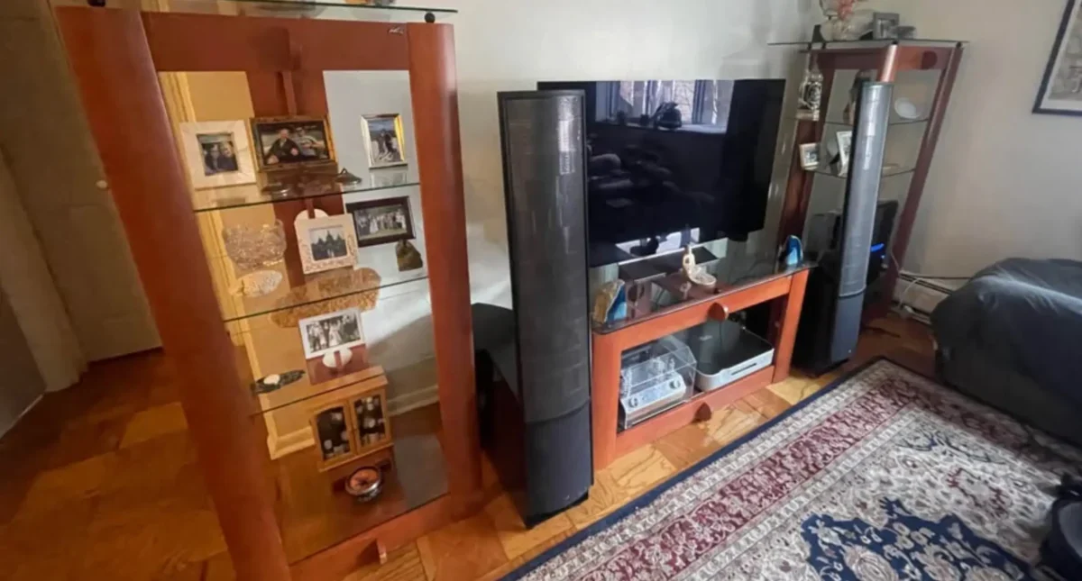 obývací pokoj s televizí