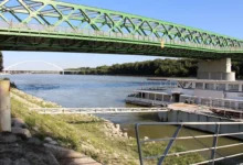 Bratislavský Starý most vedoucí přes Dunaj