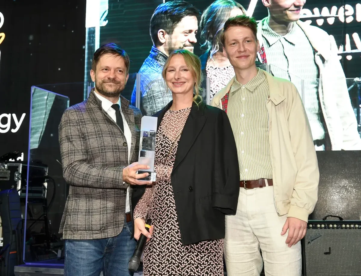 Jiří Mádl a herci z filmu Vlny