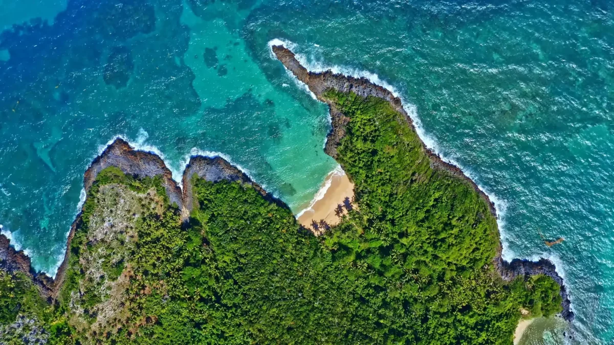 Pohled z výšky na ostrov Hispaniola